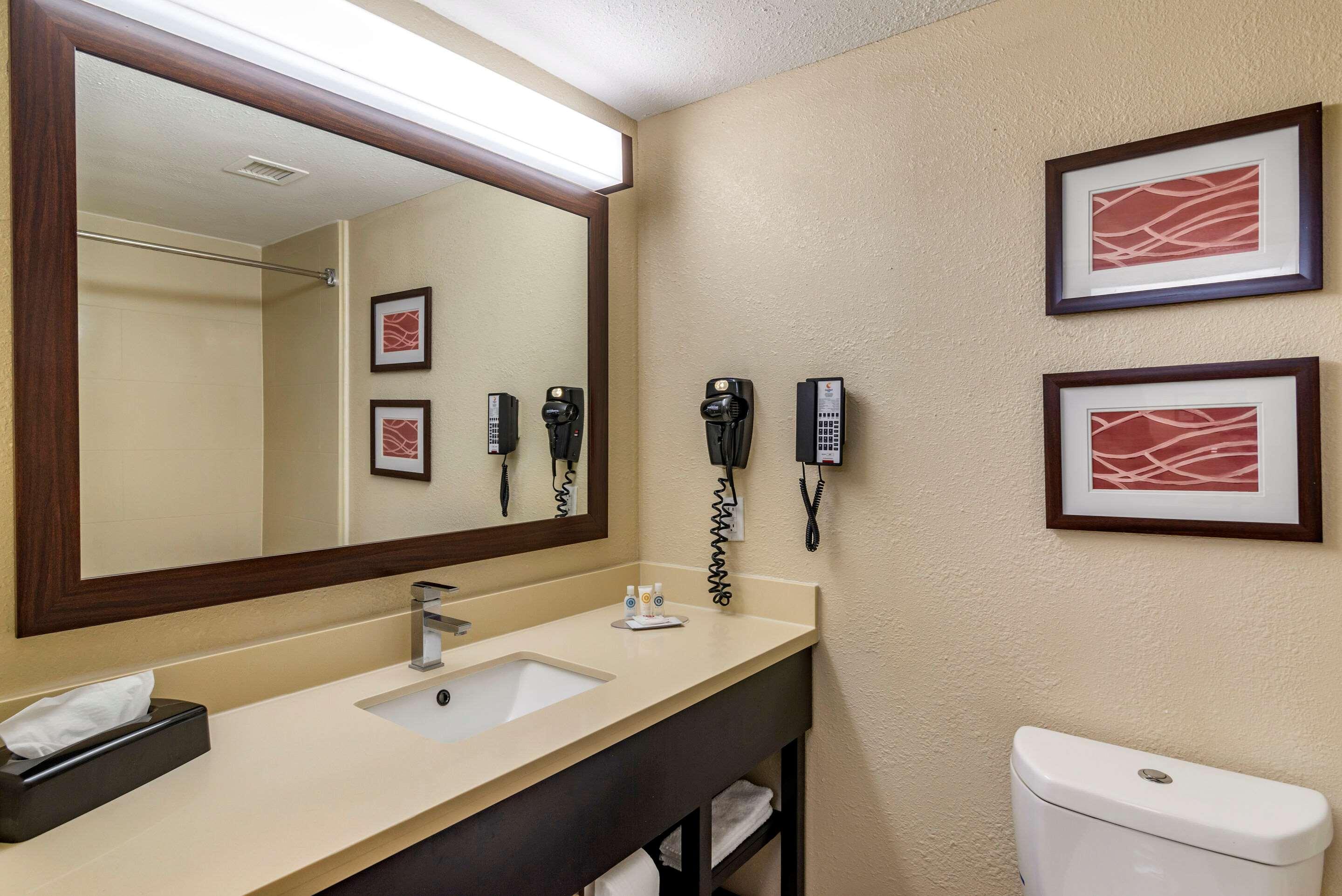 Comfort Inn & Suites near Six Flags Lithia Springs Exterior foto