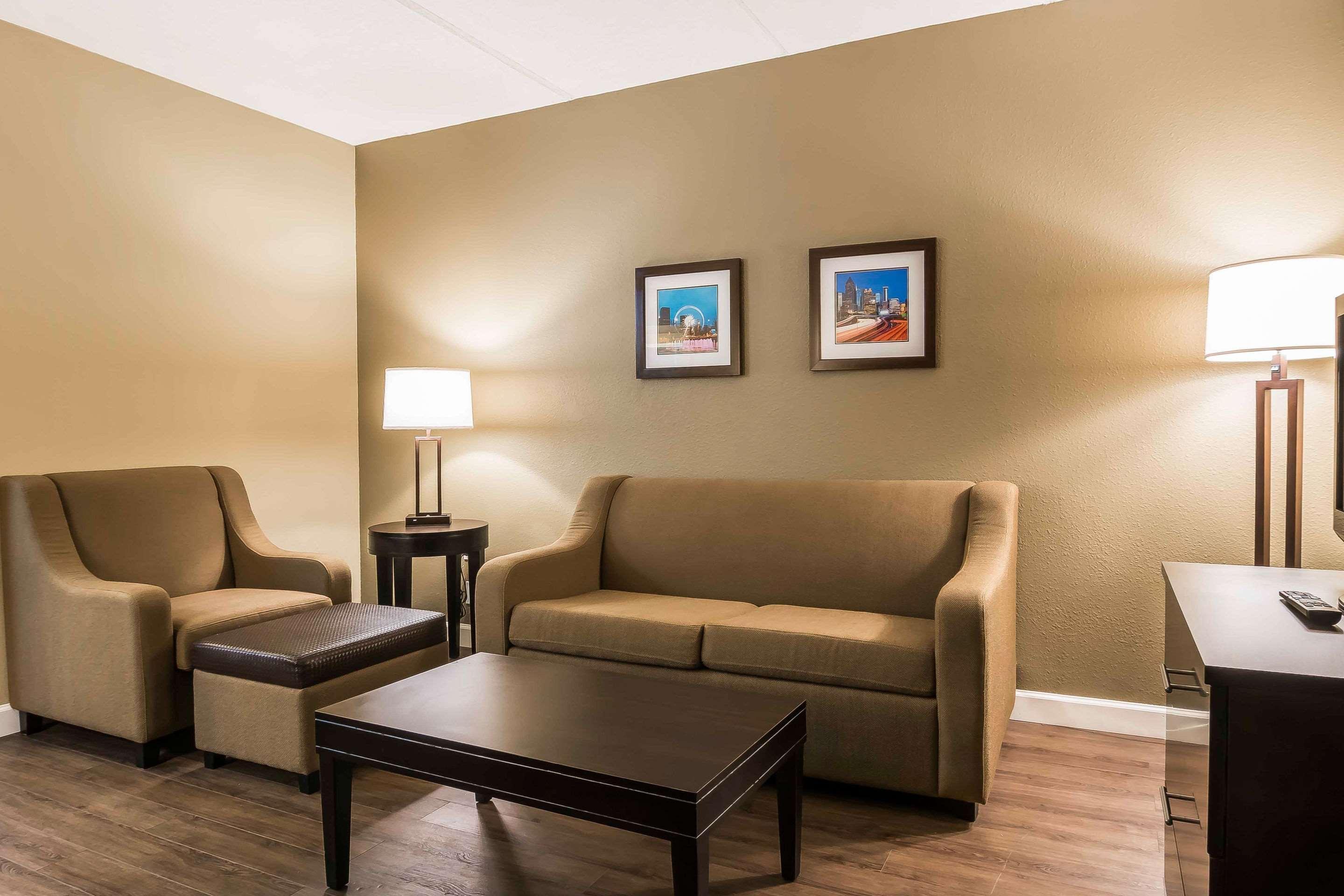 Comfort Inn & Suites near Six Flags Lithia Springs Exterior foto