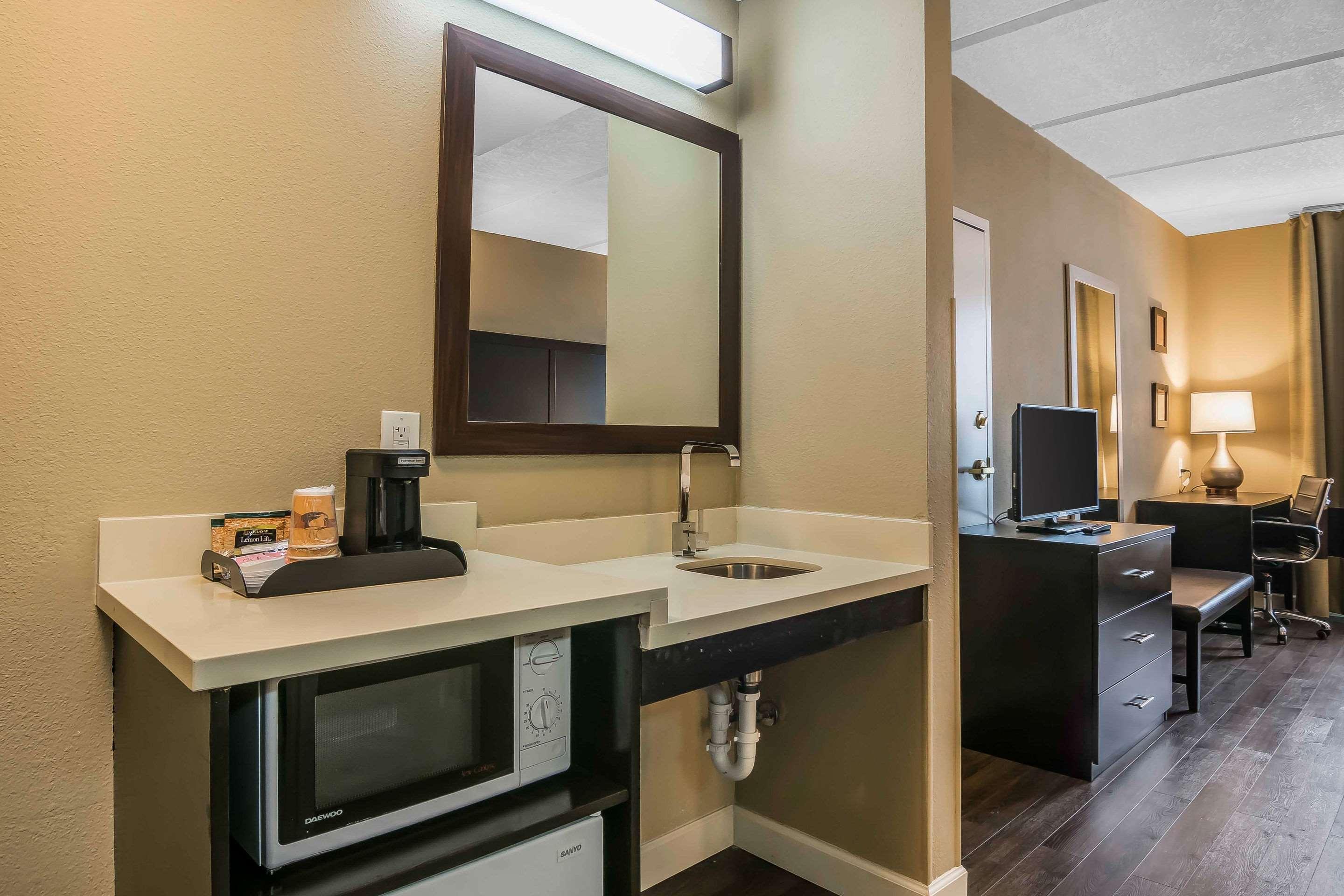 Comfort Inn & Suites near Six Flags Lithia Springs Exterior foto