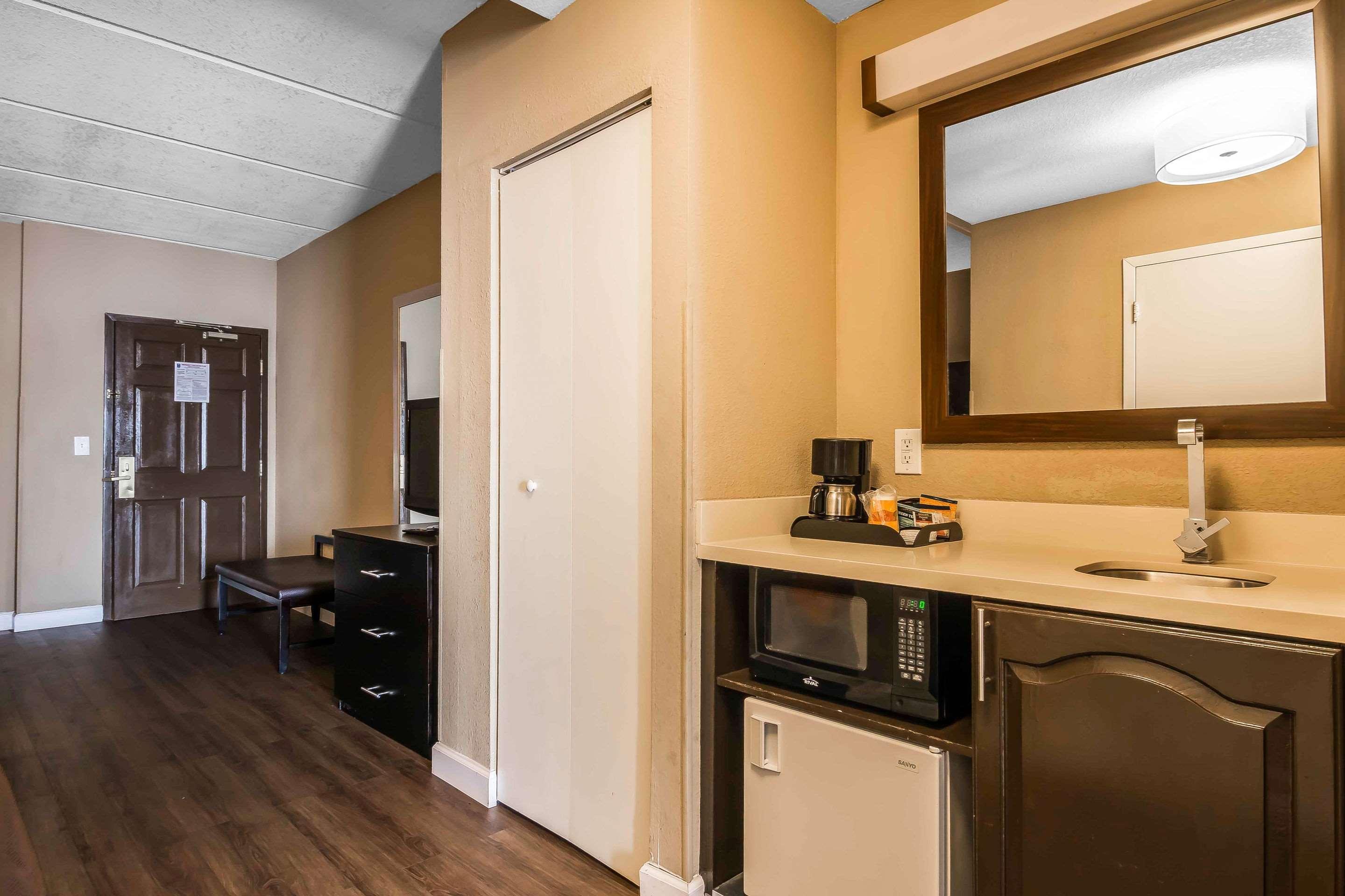 Comfort Inn & Suites near Six Flags Lithia Springs Exterior foto
