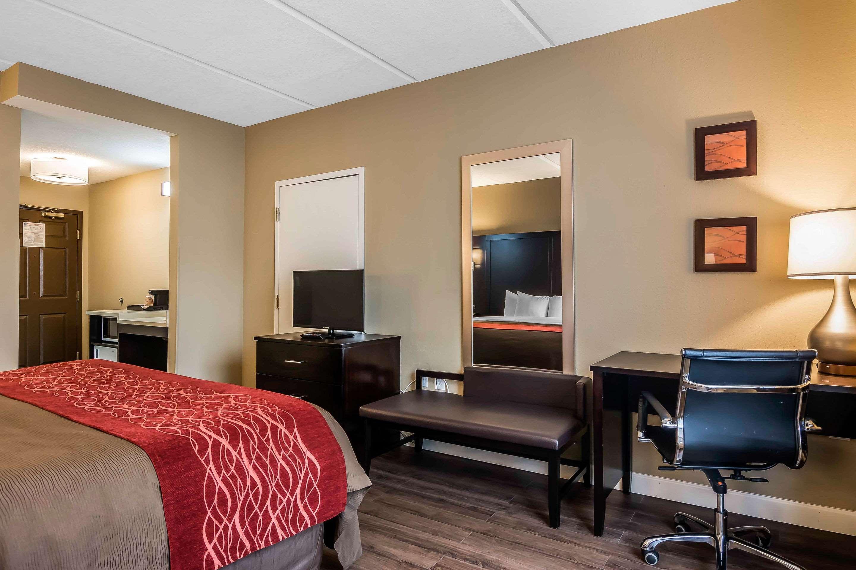 Comfort Inn & Suites near Six Flags Lithia Springs Exterior foto