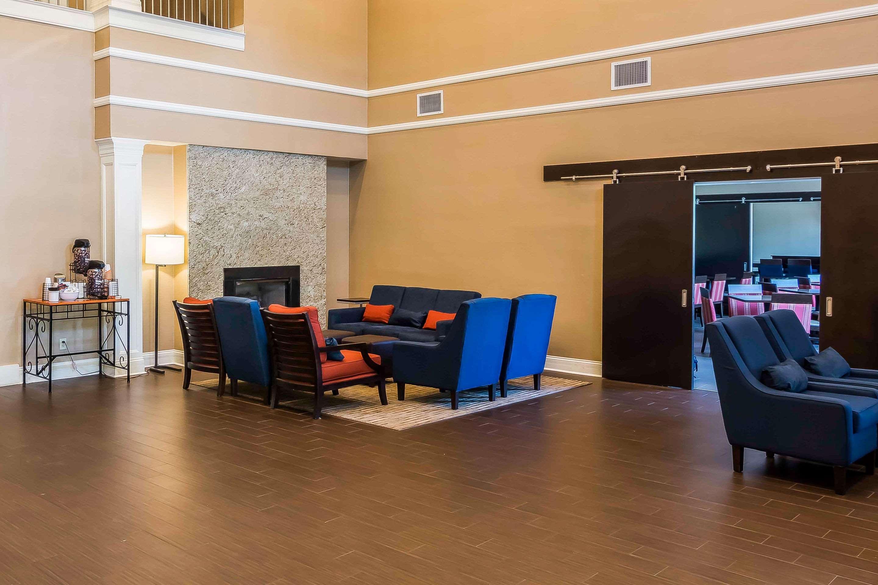 Comfort Inn & Suites near Six Flags Lithia Springs Exterior foto