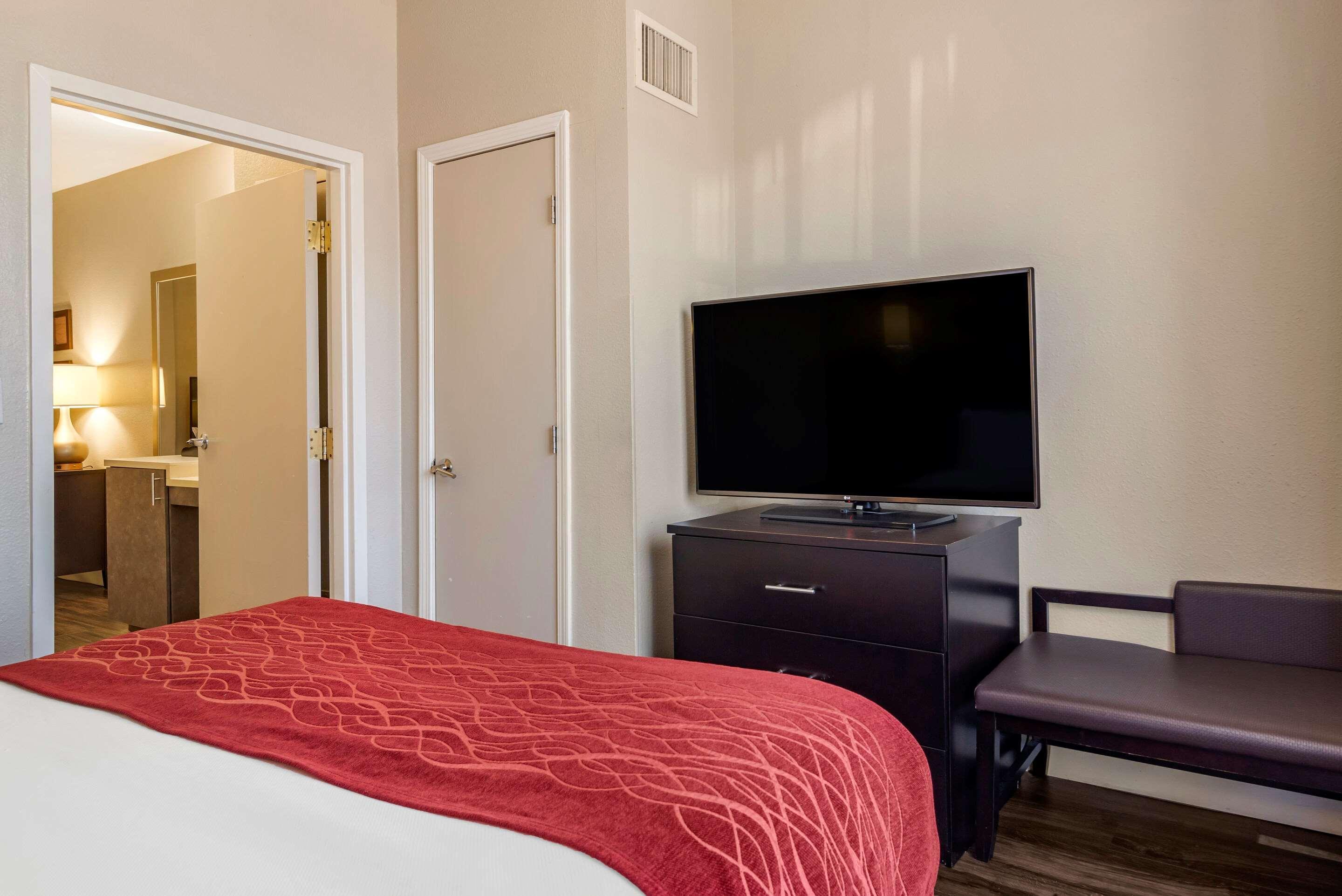 Comfort Inn & Suites near Six Flags Lithia Springs Exterior foto