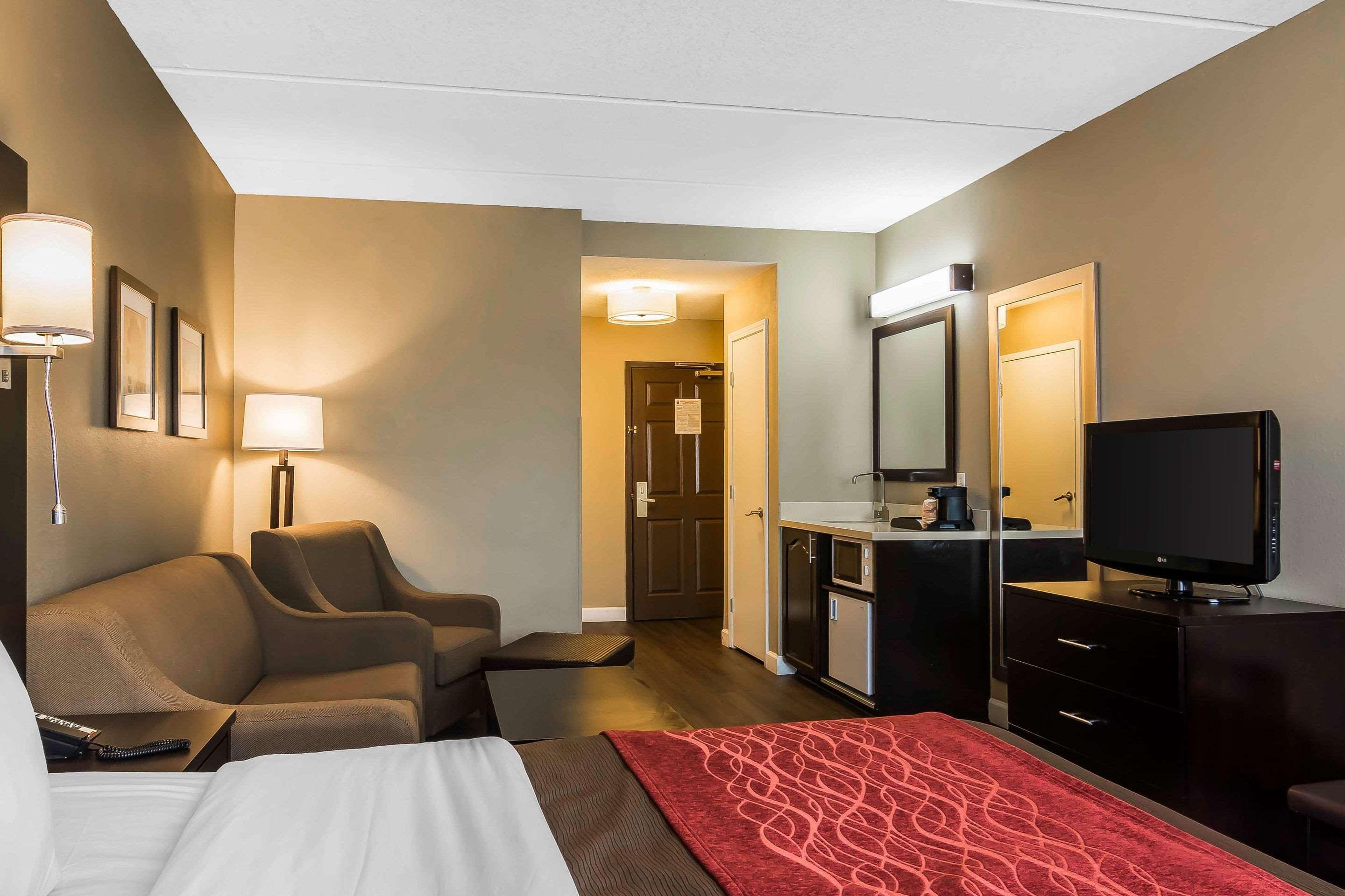 Comfort Inn & Suites near Six Flags Lithia Springs Exterior foto